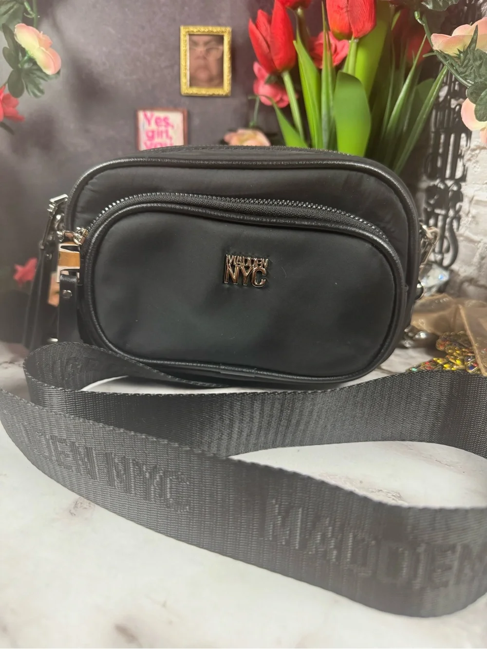 Steve Madden compact black